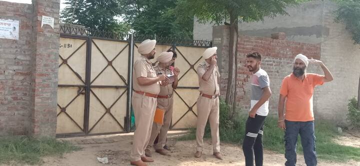 ਘਟਨਾ ਦਾ ਪਤਾ ਉਸ ਸਮੇਂ ਲੱਗਾ ਜਦੋਂ ਕਿਸਾਨ ਦੇ ਪਰਿਵਾਰਕ ਮੈਂਬਰ ਸਵੇਰੇ ਪੋਲਟਰੀ ਫਾਰਮ ਪਹੁੰਚੇ। ਇਸ ਮਗਰੋਂ ਉਨ੍ਹਾਂ ਪੁਲਿਸ ਨੂੰ ਸੂਚਿਤ ਕੀਤਾ। ਪੁਲਿਸ ਨੇ ਮ੍ਰਿਤਕ ਦੀ ਲਾਸ਼ ਕਬਜ਼ੇ ਵਿੱਚ ਲੈ ਕੇ ਜਾਂਚ ਸ਼ੁਰੂ ਕਰ ਦਿੱਤੀ ਹੈ। 
