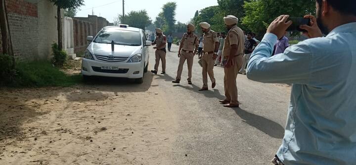 ਪੁਲਿਸ ਅਧਿਕਾਰੀਆਂ ਮੁਤਾਬਕ ਜਾਂਚ ਤੋਂ ਪਤਾ ਲੱਗਾ ਹੈ ਕਿ ਕਿਸੇ ਭਾਰੀ ਚੀਜ਼ ਨਾਲ ਕਿਸਾਨ ਦੇ ਸਿਰ 'ਤੇ ਹਮਲਾ ਕਰਕੇ ਉਸ ਦਾ ਕਤਲ ਕੀਤਾ ਗਿਆ। 