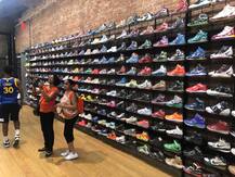 ਬੂਟਾਂ ਦਾ ਭਾਅ ਜਾਣ ਹੱਕੇ-ਬੱਕੇ ਹੋਏ ਰਿਸ਼ੀ ਕਪੂਰ, ਕਿਹਾ \'ਕੀ ਪਾਗਲਪਣ ਹੈ?\'