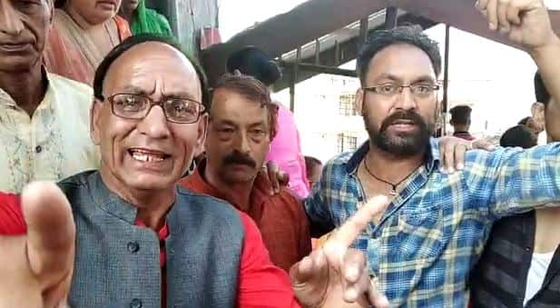 ਗੁੱਸੇ ਵਿੱਚ ਆਏ ਲੋਕਾਂ ਨੇ ਮੀਡੀਆ ਕਰਮੀਆਂ ਨੂੰ ਵੀ ਨਾ ਬਖ਼ਸ਼ਿਆ। 