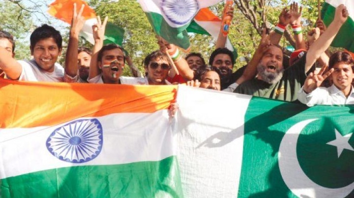 Pakistan supporter sings Indian National Anthem ahead of IND-ENG clash ਇੰਗਲੈਂਡ-ਭਾਰਤ ਮੈਚ ਦੌਰਾਨ ਪਾਕਿਸਤਾਨੀ ਨੇ ਲੁੱਟਿਆ ਦਿਲ, ਵੀਡੀਓ ਵਾਇਰਲ