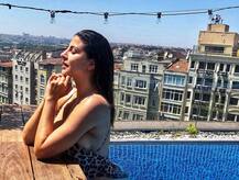 ਵਰਲਡ ਕੱਪ ਹੋਸਟ ਦਾ ਸਵੀਮਿੰਗ ਪੁਲ ‘ਚ ਬੋਲਡ ਫੋਟੋਸ਼ੂਟ, ਬਿੱਗ ਬੌਸ ‘ਚ ਆ ਚੁੱਕੀ ਨਜ਼ਰ