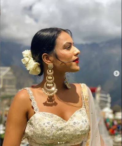 ਨਿਆ ਸੋਸ਼ਲ ਮੀਡੀਆ ‘ਤੇ ਕਾਫੀ ਐਕਟਿਵ ਹੈ ਤੇ ਉਹ ਸੋਸ਼ਲ ਮੀਡੀਆ ‘ਤੇ ਆਪਣੇ ਫੈਨਸ ਨੂੰ ਆਪਣੀ ਪਰਸਨਲ ਤੇ ਪ੍ਰੋਫੈਸ਼ਨਲ ਲਾਈਫ ਬਾਰੇ ਅੱਪਡੇਟ ਕਰਦੀ ਰਹਿੰਦੀ ਹੈ।