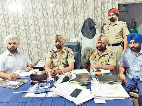 ਨਸ਼ਿਆਂ ਲਈ ਰੋਜ਼ ਪੈਸੇ ਮੰਗਦਾ ਸੀ ਪੁੱਤ, ਅੱਕੇ ਪਿਉ ਨੇ ਕੁਹਾੜੇ ਨਾਲ ਵੱਡਿਆ ਗਲ਼ ਨਸ਼ਿਆਂ ਲਈ ਰੋਜ਼ ਪੈਸੇ ਮੰਗਦਾ ਸੀ ਪੁੱਤ, ਅੱਕੇ ਪਿਉ ਨੇ ਕੁਹਾੜੇ ਨਾਲ ਵੱਡਿਆ ਗਲ਼
