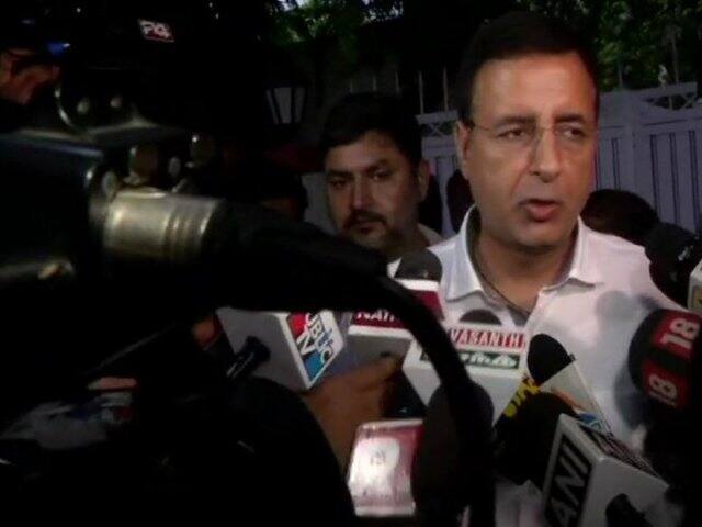 congress lashes bjp after its karnatka govt in danger ਸਰਕਾਰ 'ਤੇ ਛਾਏ ਸੰਕਟ 'ਤੇ ਬੱਦਲ, ਕਾਂਗਰਸ ਨੇ ਲਾਏ ਭਾਜਪਾ 'ਤੇ ਗੰਭੀਰ ਦੋਸ਼