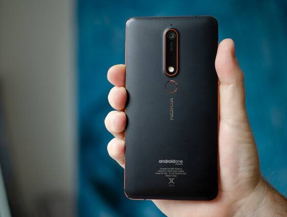 ਫੋਨ ਵਿੱਚ 32GB/64GB ਸਟੋਰੇਜ ਦਿੱਤੀ ਗਈ ਹੈ ਜਿਸ ਨੂੰ 128 GB ਤਕ ਐਕਸਪੈਂਡ ਕੀਤਾ ਜਾ ਸਕਦਾ ਹੈ। ਇਸ ਦਾ ਰੀਅਰ ਕੈਮਰਾ 16MP ਜਦਕਿ ਫਰੰਟ ਕੈਮਰਾ 8MP ਦਾ ਹੈ। ਫੋਨ ਫਿਗਰਪ੍ਰਿੰਟ ਸੈਂਸਰ ਨਾਲ ਆਉਂਦਾ ਹੈ।