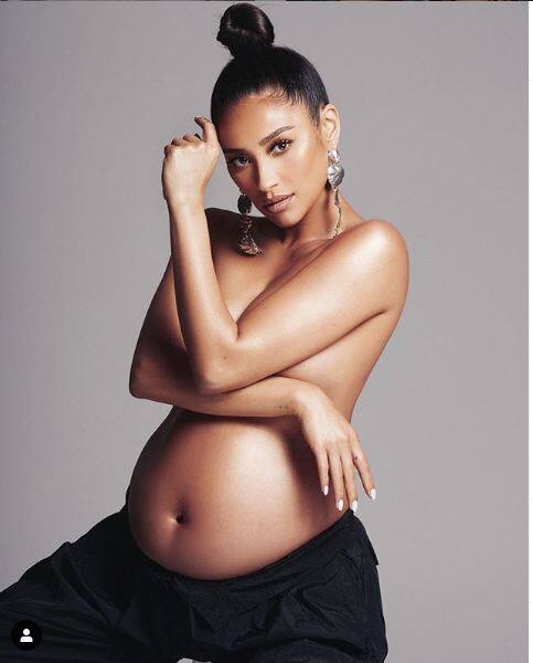 ਉਧਰ ਗਰਮੀਆਂ ਨੂੰ ਇੰਜੁਆਏ ਕਰਦੇ ਹੋਏ ਆਪਣੀ ਕੋਸਟਾਰ ਨਾਲ ਵੀ ਸ਼ੇ ਨੇ ਬਿਕਨੀ ‘ਚ ਤਸਵੀਰ ਪੋਸਟ ਕੀਤੀ ਹੈ।