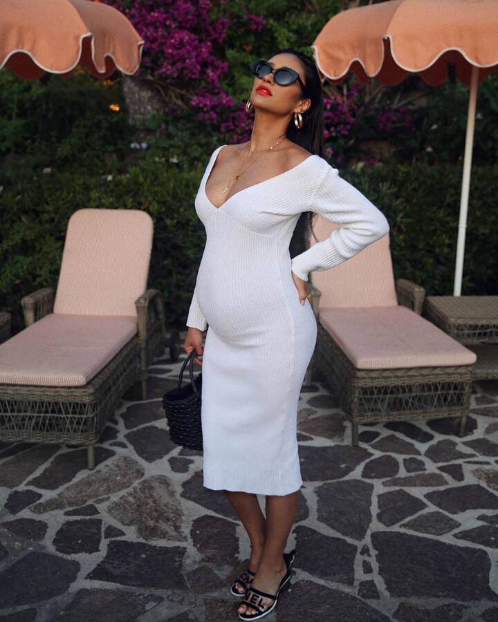 ਸ਼ੇ ਦੇ ਤਕਰੀਬਨ 25 ਮਿਲੀਅਨ ਫੈਨਸ ਹਨ ਜਿਨ੍ਹਾਂ ਨੂੰ ਉਸ ਦੀਆਂ ਤਸਵੀਰਾਂ ਕਾਫੀ ਪਸੰਦ ਆ ਰਹੀਆਂ ਹਨ। ਫੈਨਸ ਇਨ੍ਹਾਂ ਤਸਵੀਰਾਂ ਨੂੰ ਖੂਬ ਲਾਈਕ ਕਰ ਸ਼ੇਅਰ ਕਰ ਰਹੇ ਹਨ।