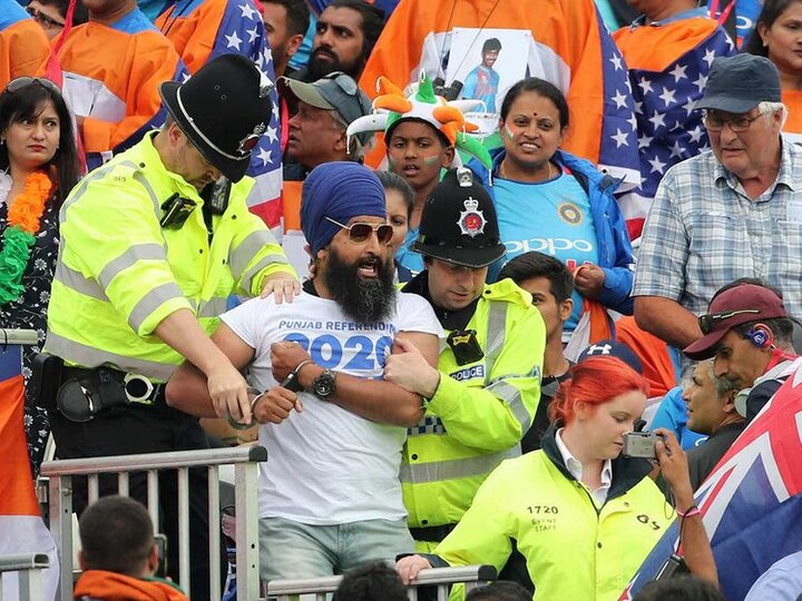 khalistan supporters protested against india in icc cricket world cup in Manchester removed from stadium  ਕ੍ਰਿਕਟ ਵਰਲਡ ਕੱਪ 'ਚ ਲੱਗੇ ਖ਼ਾਲਿਸਤਾਨ ਦੇ ਨਾਅਰੇ
