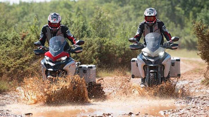 Ducati Multistrada 1260 Enduro ਦੇ ਲਾਲ ਰੰਗ ਦੀ ਕੀਮਤ 19.99 ਲੱਖ ਰੁਪਏ ਹੈ ਅਤੇ ਇਸ ਦੇ ਸੈਂਡ ਵੇਰੀਐਂਟ ਦੀ ਕੀਮਤ 20.23 ਲੱਖ ਰੁਪਏ ਹੈ। ਨਵੇਂ Ducati Multistrada 1260 Enduro ਵਿੱਚ 1,262 ਸੀਸੀ Testastretta DVT (Ducati Variable Timing) ਇੰਜਣ ਦਿੱਤਾ ਗਿਆ ਹੈ। ਇਸ ਦਾ ਇੰਜਣ 9,500 ਆਰਪੀਐਮ 'ਤੇ 156 ਬੀਐਚਪੀ ਦਾ ਸਭ ਤੋਂ ਵੱਧ ਵਾਪਰ ਤੇ 7,500 ਆਰਪੀਐਮ 'ਤੇ 127 ਐਨਐਮ ਦੀ ਪੀਕ ਟਾਰਕ ਪੈਦਾ ਕਰਦਾ ਹੈ। ਇਸ ਮੋਟਰਸਾਈਕਲ ਵਿੱਚ ਚਲਾਈ ਦੇ ਹਿਸਾਬ ਨਾਲ ਵੱਖ-ਵੱਖ ਮੋਡ ਵੀ ਦਿੱਤੇ ਗਏ ਹਨ, ਜਿਵੇਂ- Sport, Touring, Urban ਅਤੇ Enduro 