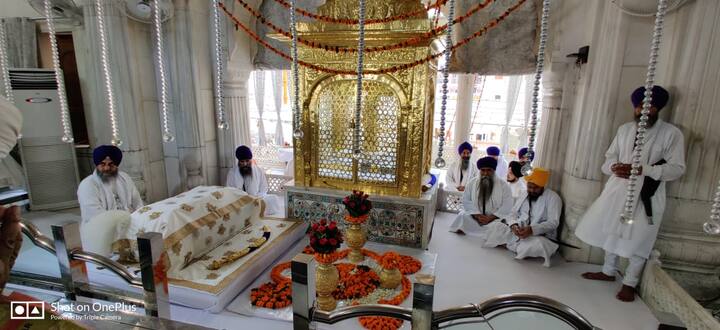 ਸ੍ਰੀ ਅਕਾਲ ਤਖਤ ਸਾਹਿਬ 'ਤੇ ਅੱਜ ਮੀਰੀ ਪੀਰੀ ਦਿਵਸ ਸ਼ਰਧਾ ਤੇ ਉਤਸ਼ਾਹ ਨਾਲ ਮਨਾਇਆ ਗਿਆ। ਇਸ ਮੌਕੇ ਵੱਡੀ ਗਿਣਤੀ ਦੇਸ਼ ਤੇ ਵਿਦੇਸ਼ਾਂ ਤੋਂ ਸੰਗਤਾਂ ਸ੍ਰੀ ਅਕਾਲ ਤਖਤ ਸਾਹਿਬ ਵਿਖੇ ਨਤਮਸਤਕ ਹੋਣ ਪਹੁੰਚੀਆਂ।
