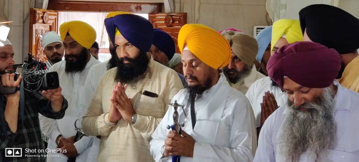 ਪੱਤਰਕਾਰਾਂ ਨਾਲ ਗੱਲਬਾਤ ਕਰਦਿਆਂ ਸ੍ਰੀ ਅਕਾਲ ਤਖਤ ਸਾਹਿਬ ਦੇ ਜਥੇਦਾਰ ਗਿਆਨੀ ਹਰਪ੍ਰੀਤ ਸਿੰਘ ਨੇ ਸਮੁੱਚੀਆਂ ਨਾਨਕ ਨਾਮ ਲੇਵਾ ਸੰਗਤਾਂ ਨੂੰ ਗੁਰੂ ਮਾਰਗ ਤੇ ਚੱਲਣ ਦੀ ਅਪੀਲ ਕੀਤੀ।