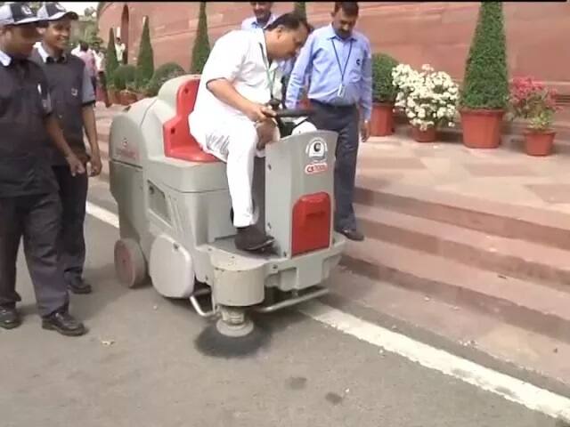 ਮਹਾਤਮਾ ਗਾਂਧੀ ਦੀ 150ਵੀਂ ਜੈਯੰਤੀ ਮੌਕੇ ਦੇਸ਼ ਦੀ 130 ਕਰੋੜ ਜਨਤਾ ਦੀ ਅਗਵਾਈ ਕਰਨ ਵਾਲੇ ਸਾਰੇ ਸਾਂਸਦ ਇਸ ਨਵੀਂ ਸ਼ੁਰੂਆਤ ਨੂੰ ਲੋਕਾਂ ਤਕ ਪਹੁੰਚਾਉਣਗੇ।