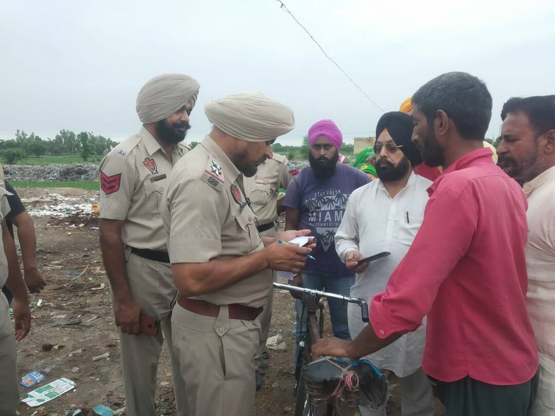 ਪੁਲਿਸ ਨੇ ਕਬਾੜ 'ਚ ਹੀ ਵੇਚ ਦਿੱਤੇ ਜਿਊਂਦੇ ਹੈਂਡ ਗ੍ਰਨੇਡ ਤੇ ਰਾਕੇਟ ਲਾਂਚਰ police sold hand grenades and rocket launcher in scrap ਪੁਲਿਸ ਨੇ ਕਬਾੜ 'ਚ ਹੀ ਵੇਚ ਦਿੱਤੇ ਜਿਊਂਦੇ ਹੈਂਡ ਗ੍ਰਨੇਡ ਤੇ ਰਾਕੇਟ ਲਾਂਚਰ