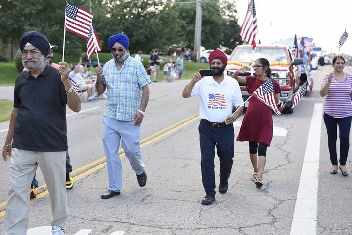 ਡੇਟਨ ਦੇ ਨਾਲ ਲਗਦੇ ਸ਼ਹਿਰ ਸਪਰਿੰਗਫੀਲਡ ਦੀ ਜੋੜੀ ਅਵਤਾਰ ਸਿੰਘ ਤੇ ਸਰਬਜੀਤ ਕੌਰ ਨੇ ਉਚੇਚੇ ਤੌਰ 'ਤੇ ਆਜ਼ਾਦੀ ਦਿਵਸ ਨਾਲ ਸਬੰਧਤ ਫਲੋਟ ਤਿਆਰ ਕੀਤਾ। 