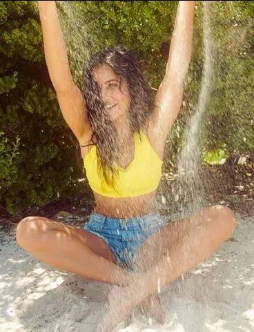 ਕੈਟਰੀਨਾ ਦੀਆਂ ਇਨ੍ਹਾਂ ਤਸਵੀਰਾਂ ‘ਤੇ 1.5 ਮਿਲੀਅਨ ਤੋਂ ਜ਼ਿਆਦਾ ਲਾਈਕਸ ਤੇ 10 ਹਜ਼ਾਰ ਦੇ ਕਰੀਬ ਕੁਮੈਂਟ ਆ ਚੁੱਕੇ ਹਨ।