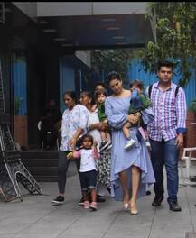 ਤਿੰਨ ਬੱਚਿਆਂ ਨਾਲ ਨਜ਼ਰ ਆਈ ਸੰਨੀ ਲਿਓਨ, ਏਅਰਪੋਰਟ \'ਤੇ ਚਮਕੇ ਸਿਤਾਰੇ