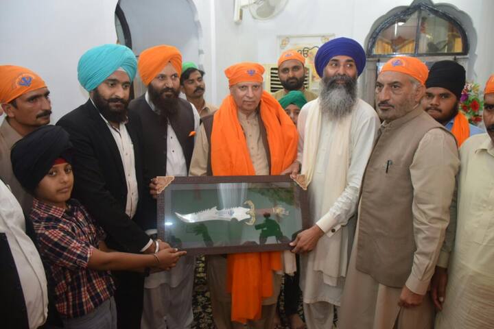 ਪਾਕਿਸਤਾਨ ਵਿੱਚ ਲਹਿੰਦੇ ਪੰਜਾਬ ਦੇ ਰਾਜਪਾਲ ਚੌਧਰੀ ਮੁਹੰਮਦ ਸਰਵਰ ਨੇ ਗੁਰਦੁਆਰਾ ਸ੍ਰੀ ਕਰਤਾਰਪੁਰ ਸਾਹਿਬ ਦਾ ਦੌਰਾ ਕੀਤਾ। 