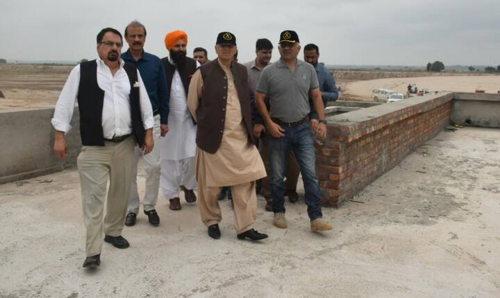 ਉਸ ਮੌਕੇ ਉਨ੍ਹਾਂ ਨੂੰ ਦੱਸਿਆ ਕਿ ਕਰਤਾਰਪੁਰ ਲਾਂਘੇ ਦਾ ਪ੍ਰੋਜੈਕਟ 30 ਸਤੰਬਰ ਤੱਕ ਪੂਰਾ ਹੋ ਜਾਵੇਗਾ।