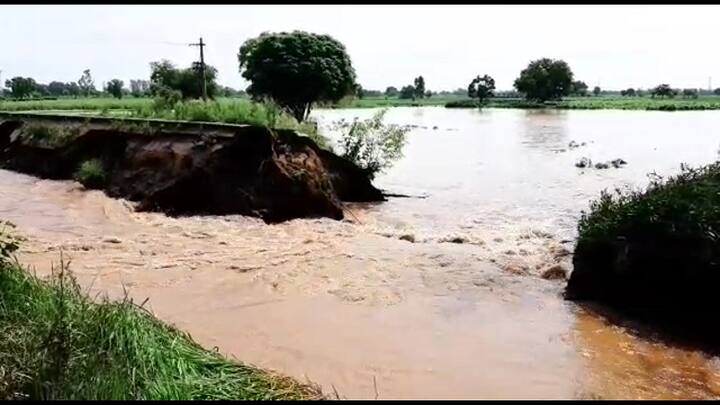 ਦੱਸਿਆ ਜਾ ਰਿਹਾ ਹੈ ਕਿ ਇਹ ਰਜਵਾਹਾ 6 ਮਹੀਨੇ ਪਹਿਲਾਂ ਵੀ ਬਣਾਇਆ ਗਿਆ ਸੀ ਪਰ ਘਟੀਆ ਮਾਲ ਵਰਤਣ ਕਾਰਨ ਇਸ ਰਜਵਾਹੇ 'ਚ ਇੱਕ ਵਾਰ ਫਿਰ ਪਾੜ ਪੈ ਗਿਆ। 