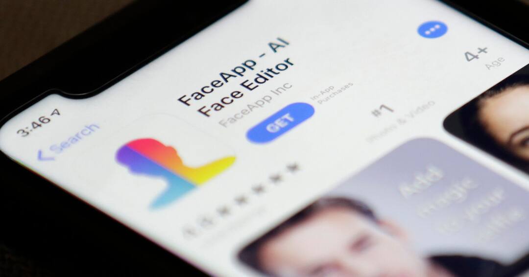 ਖੁਦ ਨੂੰ ਫੇਸ ਐਪ ‘ਤੇ ਬੁੱਢਾ ਦਿਖਾਉਣ ਵਾਲੇ ਸਾਵਧਾਨ, ਤੁਹਾਡਾ ਡਾਟਾ ਚੋਰੀ? FaceApps privacy policy sparks scare, but company says it is not storing user photos ਖੁਦ ਨੂੰ ਫੇਸ ਐਪ ‘ਤੇ ਬੁੱਢਾ ਦਿਖਾਉਣ ਵਾਲੇ ਸਾਵਧਾਨ, ਤੁਹਾਡਾ ਡਾਟਾ ਚੋਰੀ?