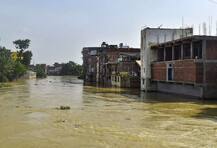 ਹੜ੍ਹਾਂ ਕਾਰਨ ਸੈਂਕੜੇ ਘਰਾਂ \'ਚ ਵਿਛੇ ਸੱਥਰ, ਦੇਖੋ ਦਰਦਨਾਕ ਤਸਵੀਰਾਂ 