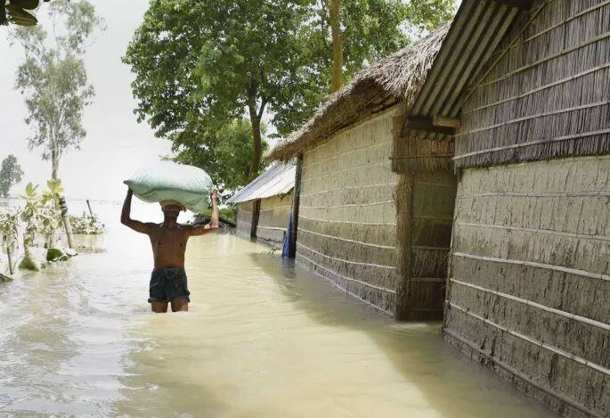 ਮੌਸਮ ਵਿਭਾਗ ਮੁਤਾਬਕ ਇਡੁੱਕੀ, ਕੋਝੀਕੋਡ, ਵਾਇਨਾਡ, ਮੱਲਪੁਰਮ ਅਤੇ ਕੰਨੂਰ ਜ਼ਿਲ੍ਹੇ ‘ਚ ਸ਼ੁਕਰਵਾਰ ਨੂੰ 20 ਸੇਮੀ ਤੋਂ ਜ਼ਿਆਦ ਬਾਰਸ਼ ਦੇ ਚਲਦੇ ਰੈਡ ਅਲਰਟ ਜਾਰੀ ਕੀਤਾ ਗਿਆ ਹੈ।