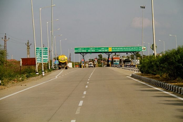 All toll plaza lanes on national highways to be FASTag lanes from Dec 1 1 ਦਸੰਬਰ ਤੋਂ ਟੋਲ ਪਲਾਜ਼ਿਆਂ 'ਤੇ ਨਹੀਂ ਦੇਣੇ ਪੈਣਗੇ ਪੈਸੇ