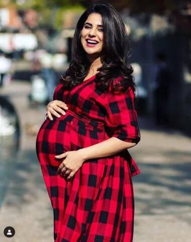 ਉਸ ਦੀ ਯੋਗਾ ਟ੍ਰੇਨਰ ਨੇ ਹੀ ਉਸ ਦੇ ਮਾਂ ਬਣਨ ਦੀ ਖ਼ੁਸ਼ਖ਼ਬਰੀ ਦੇ ਨਾਲ-ਨਾਲ ਉਸ ਦੇ ਬੱਚਿਆਂ ਦੀ ਪਹਿਲੀ ਤਸਵੀਰ ਸਾਂਝੀ ਕੀਤੀ ਹੈ।