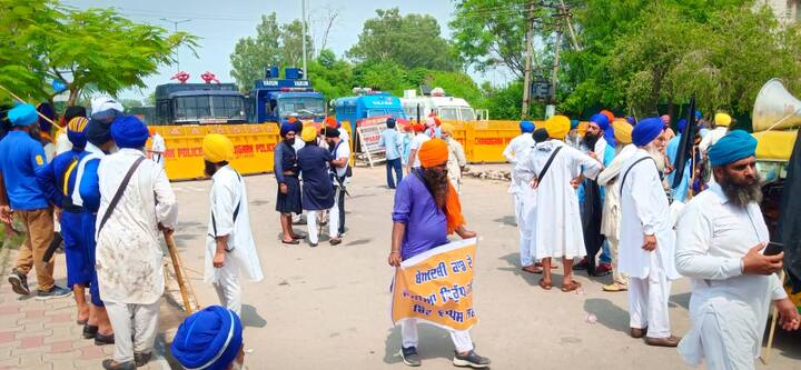 ਸੀਬੀਆਈ ਵੱਲੋਂ ਬਰਗਾੜੀ ਮਾਮਲੇ ਦੇ ਦਿੱਤੀ ਗਈ ਕਲੋਜ਼ਰ ਰਿਪੋਰਟ ਖਿਲਾਫ ਸਿੱਖ ਜਥੇਬੰਦੀਆਂ ਨੇ ਅੱਜ ਚੰਡੀਗੜ੍ਹ ਵਿੱਚ ਧਰਨਾ ਲਾ ਕੇ ਪ੍ਰਦਰਸ਼ਨ ਕੀਤਾ।