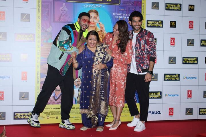 ਇਸ ਦੌਰਾਨ ਰੈਪਰ-ਐਕਟਰ ਬਾਦਸ਼ਾਹ ਆਪਣੀ ਪ੍ਰਸਿੱਧ ਲੁੱਕ ‘ਚ ਨਜ਼ਰ ਆਏ।