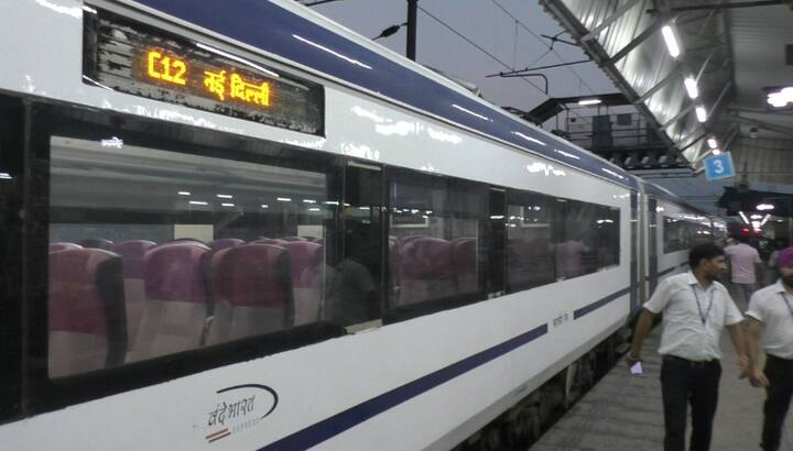ਹਾਲੇ ਤਾਂ ਇਹ ਰੇਲ ਟ੍ਰਾਇਲ 'ਤੇ ਚੱਲ ਰਹੀ ਹੈ ਪਰ ਕੁਝ ਹੀ ਦਿਨਾਂ ਤਕ ਇਸ ਨੂੰ ਯਾਤਰੀਆਂ ਲਈ ਵੀ ਚਲਾ ਦਿੱਤਾ ਜਾਏਗਾ।