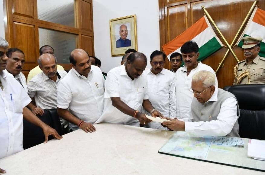 ਕਰਨਾਟਕ 'ਚ ਡਿੱਗੀ ਕਾਂਗਰਸ-ਜੇਡੀਐਸ ਸਰਕਾਰ, ਬਾਗੋਬਾਗ ਬੀਜੇਪੀ ਨੇ ਕਿਹਾ 'ਸਭ ਕਰਮਾਂ ਦੀ ਖੇਡ