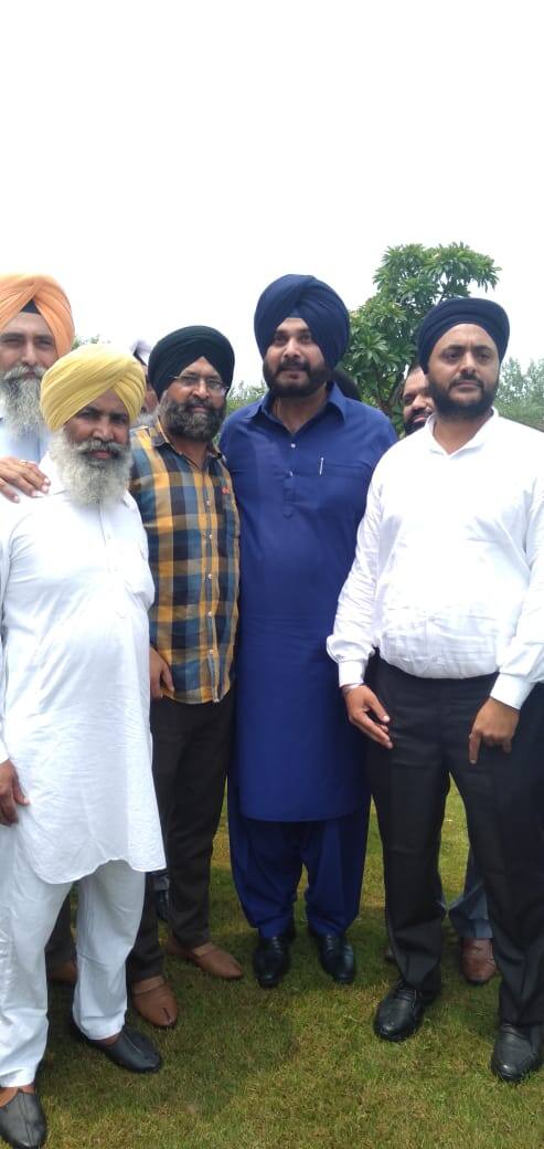 ਸ਼ਹਿਰ ਦਾ ਕੋਈ ਆਹਲਾ ਕਾਂਗਰਸ ਲੀਡਰ ਉਨ੍ਹਾਂ ਨੂੰ ਮਿਲਣ ਨਹੀਂ ਪੁੱਜਾ। ਸ਼ਹਿਰ ਦੇ ਹੋਰ ਲੀਡਰਾਂ ਵੀ ਉਨ੍ਹਾਂ ਤੋਂ ਦੂਰੀ ਬਣਾਈ ਰੱਖੀ ਹੈ। ਵਿਧਾਨ ਸਭਾ ਹਲਕੇ ਤੋਂ ਕੁਝ ਕੌਂਸਲਰ ਸਿੱਧੂ ਨੂੰ ਮਿਲਣ ਪਹੁੰਚੇ ਪਰ ਸਿੱਧੂ ਮਿਲੇ ਨਹੀਂ।