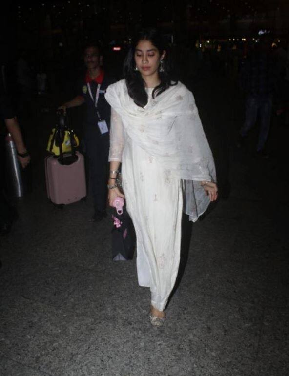 ਹਾਰਦਿਕ ਮਹਿਤਾ ਦੀ ਡਾਇਰੈਕਸ਼ਨ ‘ਚ ਬਣਨ ਵਾਲੀ ਫ਼ਿਲਮ ‘ਚ ਜਾਨ੍ਹਵੀ ਨਾਲ ਰਾਜਕੁਮਾਰ ਰਾਓ ਨਜ਼ਰ ਆਉਣਗੇ।