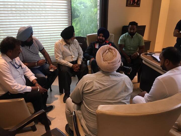 ਅੱਜ ਵੀ ਉਨ੍ਹਾਂ ਨੂੰ ਆਦਮਪੁਰ, ਗੜ੍ਹਸ਼ੰਕਰ ਬਟਾਲਾ ਆਦਿ ਤੋਂ ਲੋਕ ਮਿਲ ਲਾਏ ਹਨ ਤਾਂ ਸਿੱਧੂ ਚਾਹੁੰਦੇ ਹਨ ਕਿ ਪੰਜਾਬ ਤੋਂ ਜੋ ਲੋਕ ਆ ਰਹੇ ਹਨ, ਉਨ੍ਹਾਂ ਨੂੰ ਫਿਲਹਾਲ ਕੋਈ ਮੁਸ਼ਕਲ ਨਾ ਆਵੇ।