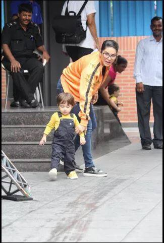 ਹਾਲ ਹੀ ‘ਚ ਸੰਨੀ ਲਿਓਨ ਦੇ ਨੇਟੇ ਅਸਰ ਅਤੇ ਸੈਫ ਅਲੀ ਖ਼ਾਨ ਦੇ ਬੇਟੇ ਤੈਮੂਰ ਦੀ ਆਪਸ ‘ਚ ਤੁਲਨਾ ਹੋ ਰਹੀ ਸੀ। ਕਿਉਂਕਿ ਦੋਵੇਂ ਬੱਚਿਆਂ ਦੀ ਸ਼ਕਲਾਂ ਆਪਸ ‘ਚ ਕਾਫੀ ਮਿਲਦੀ ਜੁਲਦੀਆਂ ਹਨ।