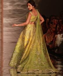 India couture Week 2019 ‘ਚ ਮਲਾਇਕਾ ਦੇ ਤਿਲਸਮੀ ਹੂਸਨ ਦਾ ਚੱਲਿਅ ਜਾਦੂ, ਵੇਖੋ ਤਸਵੀਰਾਂ