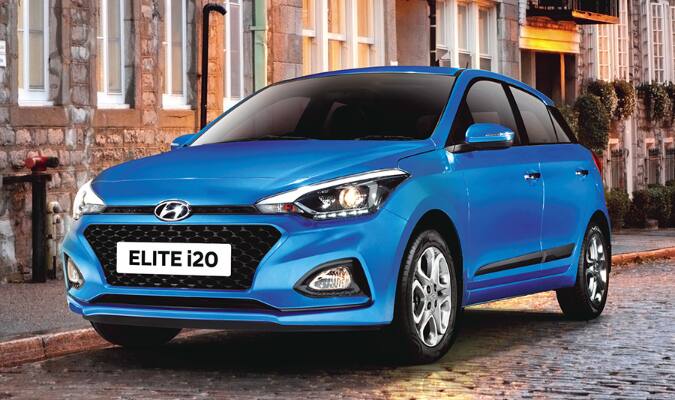 Hyundai Elite i20- B2- ਸੈਗਮੈਂਟ ਵਿੱਚ ਦੂਜੀ ਸਭ ਤੋਂ ਵੱਧ ਵਿਕਣ ਵਾਲੀ ਹੈਚਬੈਕ ਨੂੰ ਭਾਰਤੀ ਗਾਹਕਾਂ ਦਾ ਕਾਫੀ ਚੰਗਾ ਸਾਥ ਮਿਲ ਰਿਹਾ ਹੈ। ਹਾਲਾਂਕਿ ਇਸ 'ਤੇ ਕੋਈ ਕੈਸ਼ ਛੋਟ ਨਹੀਂ ਮਿਲੇਗੀ ਪਰ ਪੁਰਾਣੀ ਕਾਰ ਨੂੰ ਬਦਲਵਾਉਣ 'ਤੇ 20 ਹਜ਼ਾਰ ਰੁਪਏ ਤਕ ਦਾ ਫਾਇਦਾ ਲਿਆ ਜਾ ਸਕਦਾ ਹੈ।