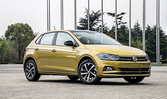 Volkswagen Polo- Volkswagen Polo 'ਤੇ ਤੁਹਾਨੂੰ 40,000 ਰੁਪਏ ਤਕ ਦੀ ਛੋਟ ਤੇ 10,000 ਰੁਪਏ ਦਾ ਐਕਸਚੇਂਜ ਬੋਨਸ ਮਿਲੇਗਾ। ਇਸ ਦੇ ਇਲਾਵਾ Polo ਦੀ ਖ਼ਰੀਦ 'ਤੇ 2000 ਰੁਪਏ ਦਾ ਵਾਧੂ ਕਾਰਪਿਟ ਡਿਸਕਾਊਂਟ ਵੀ ਮਿਲੇਗਾ।