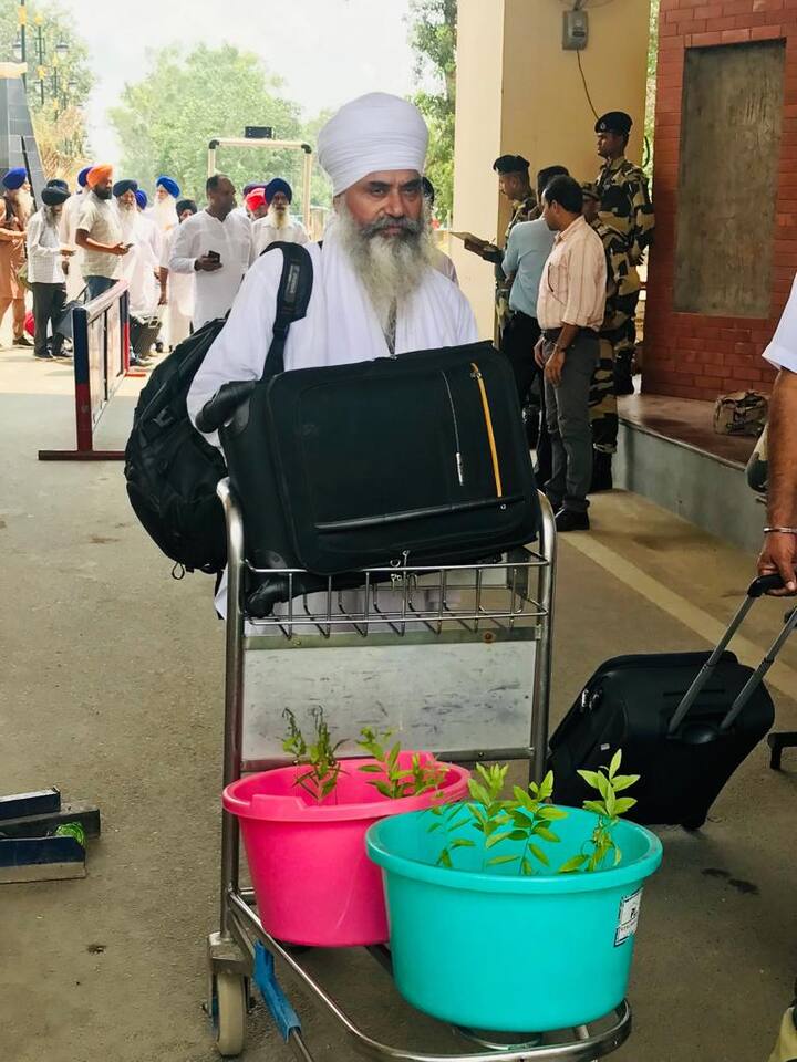 ਇਸ ਨਗਰ ਕੀਰਤਨ ਵਿੱਚ ਸ਼ਾਮਲ ਹੋਣ ਲਈ 500 ਤੋਂ ਵੱਧ ਸਿੱਖ ਸ਼ਰਧਾਲੂ ਸ਼੍ਰੋਮਣੀ ਕਮੇਟੀ ਮੁੱਖ ਦਫ਼ਤਰ ਤੋਂ ਜੈਕਾਰਿਆਂ ਦੀ ਗੂੰਜ ਵਿਚ ਰਵਾਨਾ ਹੋਏ।