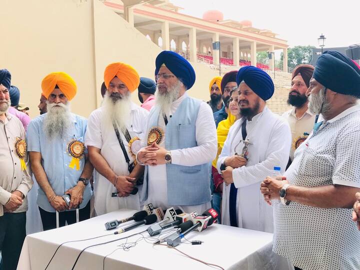 ਉਨ੍ਹਾਂ ਪਾਕਿਸਤਾਨ ਰਵਾਨਾ ਹੋਣ ਮੌਕੇ ਸੰਗਤ ਨੂੰ ਅਪੀਲ ਕੀਤੀ ਕਿ ਉਹ ਪਹਿਲੀ ਅਗਸਤ ਨੂੰ ਦੁਪਹਿਰ 12 ਵਜੇ ਅਟਾਰੀ ਸਰਹੱਦ ਵਿਖੇ ਵੱਡੀ ਗਿਣਤੀ ਵਿੱਚ ਪੁੱਜ ਕੇ ਨਗਰ ਕੀਰਤਨ ਦਾ ਸਵਾਗਤ ਕਰਕੇ ਗੁਰੂ ਸਾਹਿਬ ਦੀਆਂ ਖ਼ੁਸ਼ੀਆਂ ਦੇ ਪਾਤਰ ਬਣਨ।