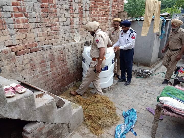 ਇਸ ਮੌਕੇ ਤਿੰਨ ਡੀਐਸਪੀ ਤੇ ਵੱਡੀ ਗਿਣਤੀ ਵਿੱਚ ਪੁਲਿਸ ਮੁਲਾਜ਼ਮ ਮੌਜੂਦ ਹਨ।