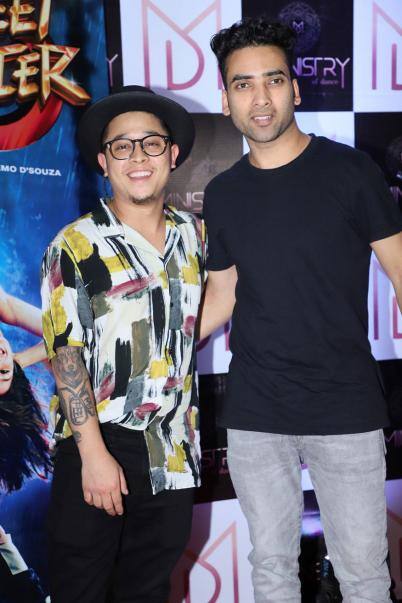 ਇਸ ਰੈਪਅੱਪ ਪਾਰਟੀ ‘ਚ ਵਰੁਣ ਤੇ ਸ਼੍ਰੱਧਾ ਨੇ ਜੰਮਕੇ ਪੋਜ਼ ਦਿੱਤੇ। ਫ਼ਿਲਮ ਜਨਵਰੀ 2020 ‘ਚ ਰਿਲੀਜ਼ ਹੋਣੀ ਹੈ।