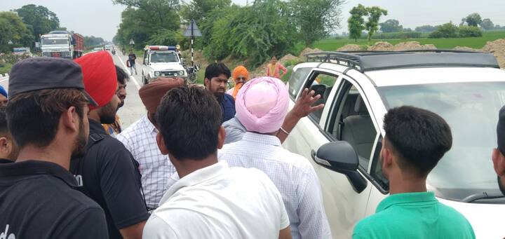ਹਾਦਸੇ ਵੇਖਦਿਆਂ ਹੀ ਕਾਂਗੜ ਨੇ ਆਪਣਾ ਕਾਫਿਲਾ ਰੁਕਵਾ ਲਿਆ ਅਤੇ ਹਾਦਸਾਗ੍ਰਸਤ ਗੱਡੀ ਵਿੱਚ ਸਵਾਰ ਛੋਟੇ ਬੱਚੇ, ਮਹਿਲਾ ਅਤੇ ਡਰਾਈਵਰ ਨੂੰ ਸੁਰੱਖਿਅਤ ਬਾਹਰ ਕੱਢਣ ਵਿੱਚ ਮਦਦ ਕੀਤੀ। ਖੁਸ਼ਕਿਸਮਤੀ ਨਾਲ ਕਿਸੇ ਸਵਾਰੀ ਦੇ ਸੱਟ ਨਹੀਂ ਸੀ ਵੱਜੀ। 