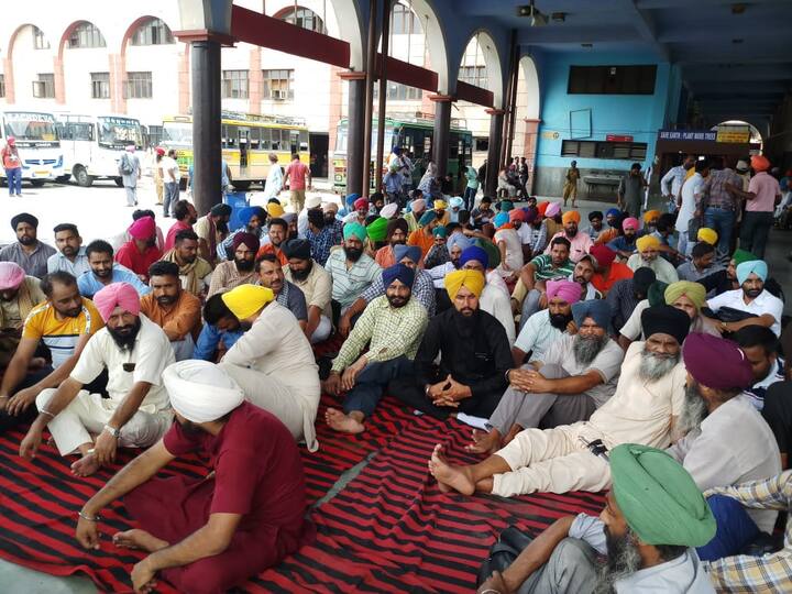 ਮੁਲਾਜ਼ਮਾਂ ਦੀ ਮੰਗ ਹੈ ਕਿ ਸਰਕਾਰ ਸੁਪਰੀਮ ਕੋਰਟ ਦਾ ਫ਼ੈਸਲਾ ਕਰੇ ਤਾਂ ਜੋ ਉਨ੍ਹਾਂ ਪੱਕੇ ਮੁਲਾਜ਼ਮਾਂ ਦੇ ਬਰਾਬਰ ਕੰਮ ਕਰਨ ਦੇ ਬਦਲੇ ਉਨ੍ਹਾਂ ਦੇ ਹੀ ਬਰਾਬਰ ਤਨਖ਼ਾਹ ਮਿਲੇ। 