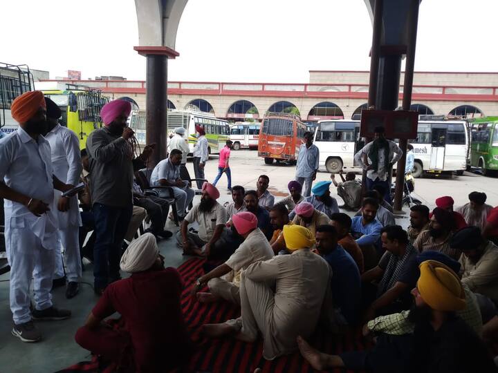 ਸਰਕਾਰ ਵੱਲੋਂ ਕੋਈ ਹਾਂ-ਪੱਖੀ ਹੁੰਗਾਰਾ ਨਾ ਮਿਲਣ 'ਤੇ ਮੁਲਾਜ਼ਮ ਸ਼ੰਘਰਸ਼ ਦੇ ਰਾਹ 'ਤੇ ਪਏ ਹੋਏ ਹਨ। 