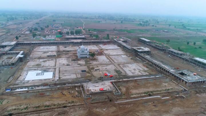 ਇੱਕ ਵਾਰ ਫਿਰ ਪਾਕਿਸਤਾਨ ਤੋਂ ਤਾਜ਼ਾ ਤਸਵੀਰਾਂ ਆਈਆਂ ਹਨ, ਜਿਸ ਵਿੱਚ ਦਿਖਾਈ ਦੇ ਰਿਹਾ ਹੈ ਕਿ ਗਲਿਆਰੇ ਦੇ ਉਸਾਰੀ ਕਾਰਜ ਜੰਗੀ ਪੱਧਰ 'ਤੇ ਜਾਰੀ ਹਨ। 