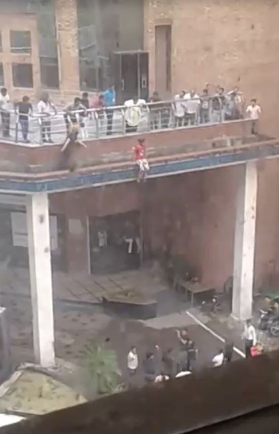 ਸਿੱਖ ਨੌਜਵਾਨ ਨੇ ਆਪਣੀ ਜਾਨ ਦੀ ਬਾਜ਼ੀ ਲਾ ਕੇ ਬਚਾਈ ਕੁੜੀ ਦੀ ਜਾਨ