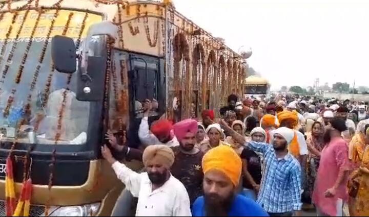 ਦੇਰ ਰਾਤ ਤਕ ਹਜ਼ਾਰਾਂ ਦੀ ਤਾਦਾਦ ਵਿੱਚ ਸੰਗਤਾਂ ਨੇ ਅਲੌਕਿਕ ਨਗਰ ਕੀਰਤਨ ਦੇ ਦਰਸ਼ਨ ਕੀਤੇ। ਚੁਫੇਰੇ ਜੈਕਾਰਿਆਂ ਦੀ ਗੂੰਜ ਸੁਣਾਈ ਦਿੱਤੀ।